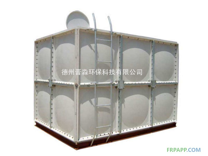 SMC組合式水箱是目前國際上采用的新型水箱。由整體優(yōu)質(zhì)的SMC水箱板拼裝而成。其特點是采用食品級樹脂，因此水質(zhì)好，清潔無污染；具有強(qiáng)度高，重量輕；耐腐蝕，外形美觀，使用壽命長，保養(yǎng)管理方便等。